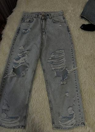 Рваные джинсы