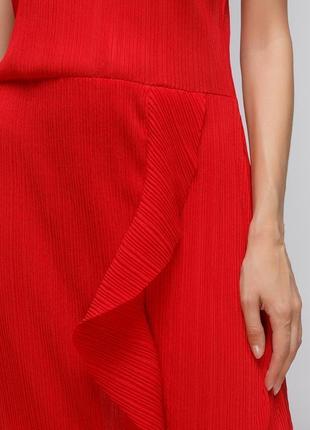 Красное гофрированное платье миди zara с оборкой.6 фото