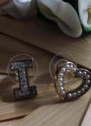 Сережки цвяшки з камінцями.