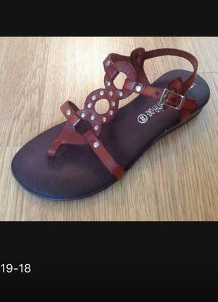 Босоніжки шкіряні ( іспанія)