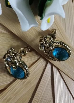 Серьги плесени с искусственными камушками