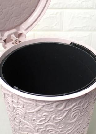 Педальное ведро 11 л пудровое ажурное для утилизации мусора для домашнего использования