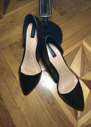 Черные туфли stradivarius на удобном каблуке3 фото