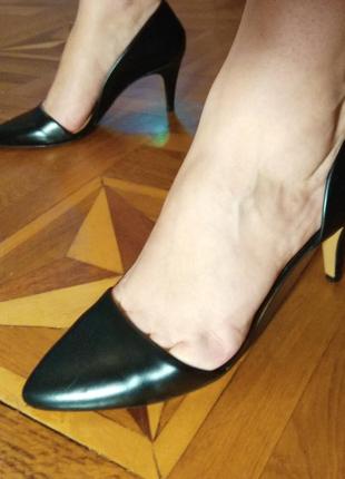 Черные туфли stradivarius на удобном каблуке4 фото