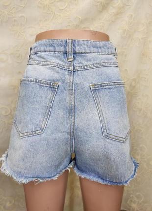 Короткі високі джинсові шорти з вишивкою і необробленими краями4 фото