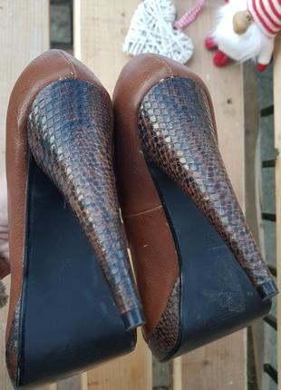 Элегантные золотистые туфли на каблуке h&amp;m8 фото