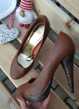 Элегантные золотистые туфли на каблуке h&amp;m1 фото