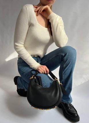 Женская сумка из эко-кожи fendi hobo фенди черная молодежная, брендовая сумка через плечо2 фото