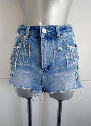 Короткие джинсовые шорты asos м декором и необработанным низом3 фото