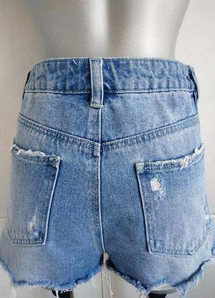 Короткие джинсовые шорты asos м декором и необработанным низом7 фото