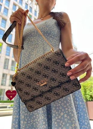 Жіноча сумка із еко-шкіри guess heart сірого кольору молодіжна, брендова сумка через плече5 фото