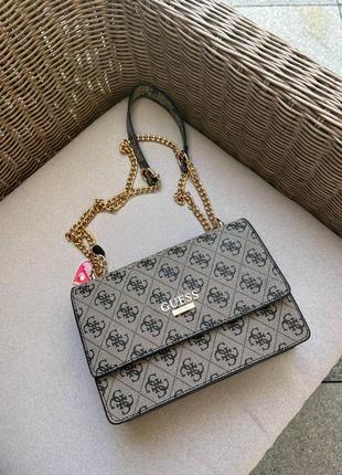 Жіноча сумка із еко-шкіри guess heart сірого кольору молодіжна, брендова сумка через плече6 фото