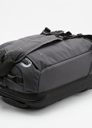 Спортивный чемодан сумка рюкзак на колесах kipsta urban 30л 53 x 34 x 21см черный4 фото