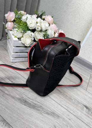 Женская сумочка черная с красным замшевая под рептилию3 фото