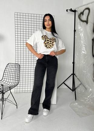 Базова футболка оверсайз зі спущеною лінією плеча з принтом леопардового мікі мауса7 фото