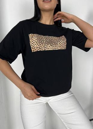 Базовая футболка оверсайз со спущенной линией плеча с принтом леопарда6 фото