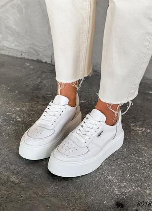 Белые натуральные кожаные кроссовки кеды с перфорацией на толстой подошве кожа