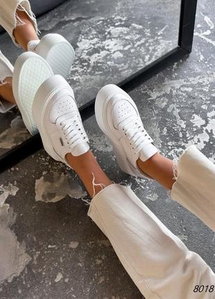 Білі натуральні шкіряні кросівки кеди кєди з перфорацією на товстій підошві шкіра3 фото