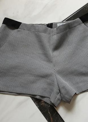 Коротенькі моднячі шортики new look