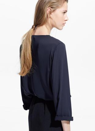 Блузка mango блуза рюшами воланами синяя длинным рукавом вырезом2 фото