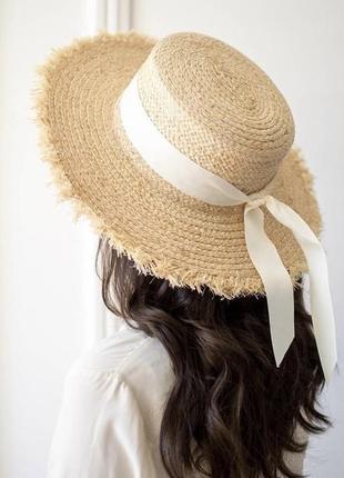 Соломенная шляпа канотье с лентой
