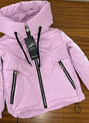 Теплая демисезонная куртка с капюшоном на девочку