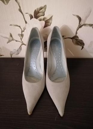 Замшеві туфельки.