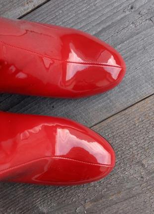 Классические лаковые красные женские ботильоны ботинки средний толстый каблук полуботинки деми осенни3 фото