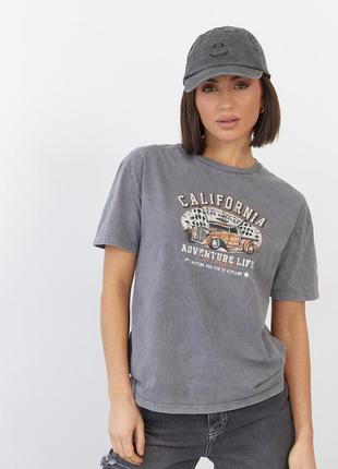 Жіноча футболка з написом california і принтом ретро машини.