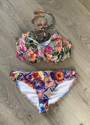 Яркий купальник 75 с