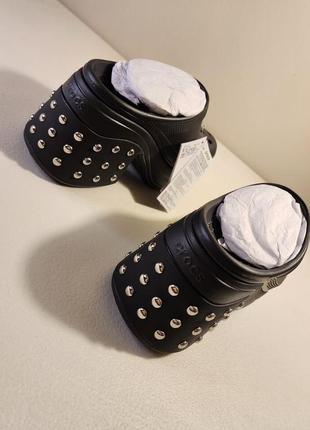 Крокс платформа каблук чорні crocs siren studded clog black noir3 фото