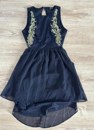 Платье черное с открытой спинкой