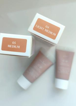 Мініатюра зволожувальний тональний тинт huda beauty glowish multidew skin tint9 фото