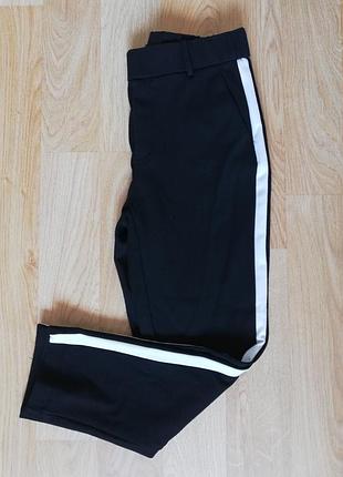 Модные укороченные брюки zara, xs-s
