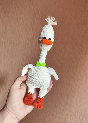 Вязаная плюшевая игрушка гусь