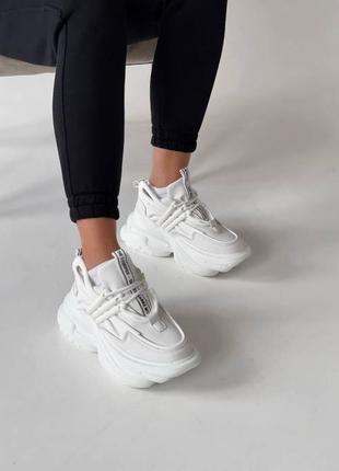 Білі стильні, масивні весняні кросівки з еко-шкіри та гуми4 фото