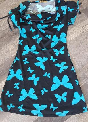 Короткое летнее платье в бабочку1 фото