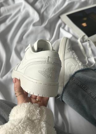 Nike jordan low white