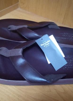 Шлепанцы бренда abercrombie & fitch