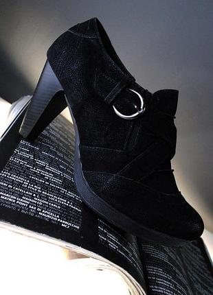 Ботыльйони чорні