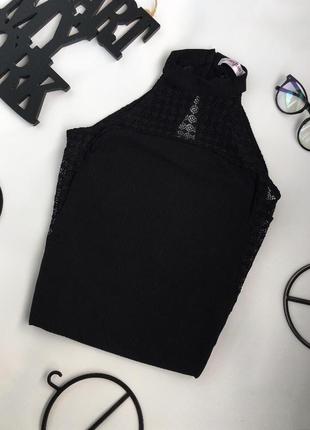 Черный топ в рубчик  с кружевом