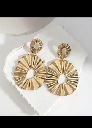 Стильні сережки, що висять квіти, незвичайні метал золото gold1 фото