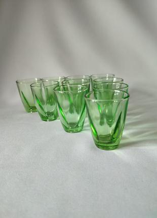 Рюмки зелёное стекло. ссср ретро, винтаж.2 фото
