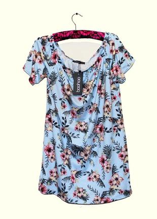 Boohoo. товар из англии. платье с открытыми плечами с цветочным принтом.4 фото