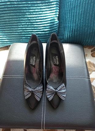 🌹🌹красивые женские туфли кожа каблук черные с бантиком р. 25🌹🌹1 фото