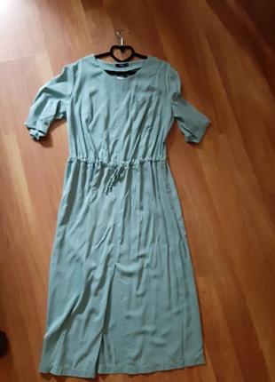 Платье вискозное, невесомое.