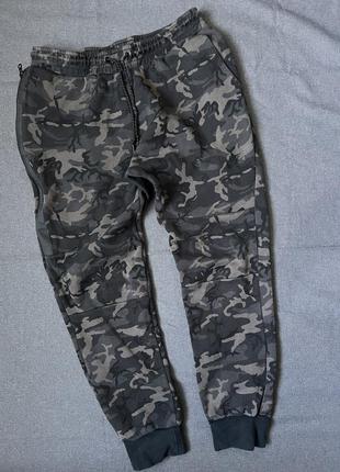 Спортивні штани nike tech fleece camo