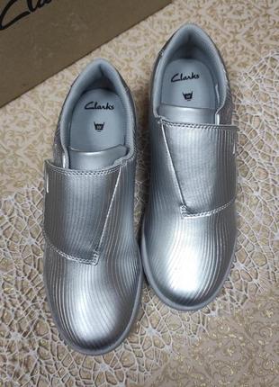 Серебряные туфли кроссовки clarks circuitswift y, кожа us4.5 eur 37 стелька 24 см