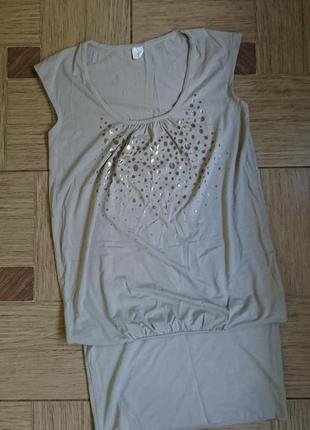 Женское платье песочного цвета с узкой юбкой2 фото