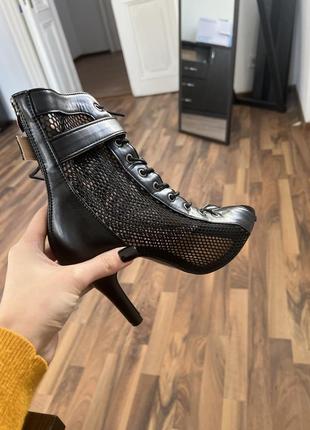 Взуття heels